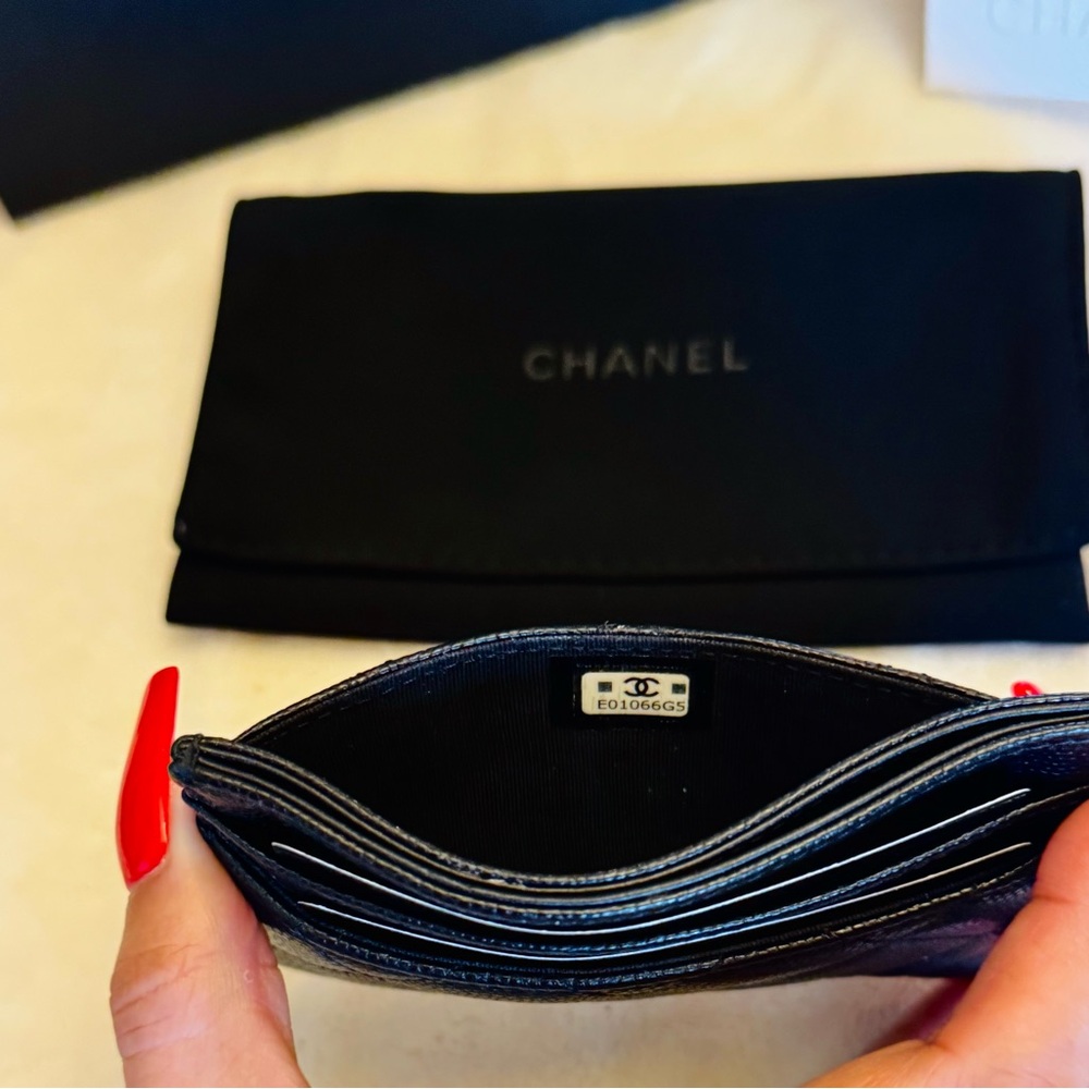 Chanel Black Quilted Card Holder with Gold Logo - Picture 4 of 4
